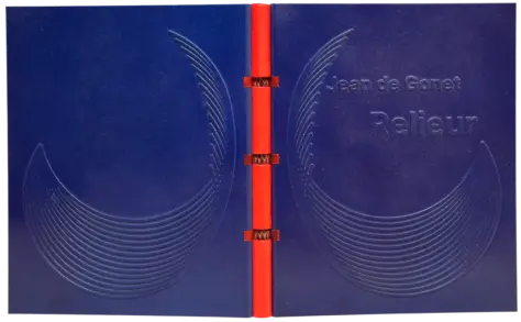 De Gonet Einband mit rotem Rücken und dunkelblauen Deckeln.